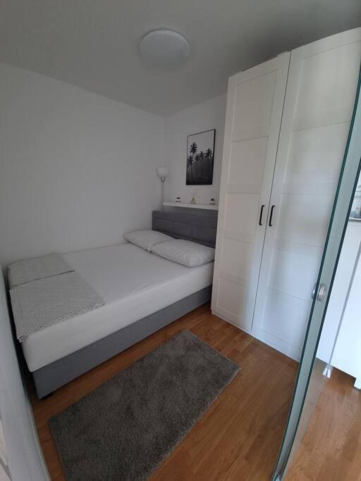 Apartment With Seaview + Private Garage Parking Split Exterior foto